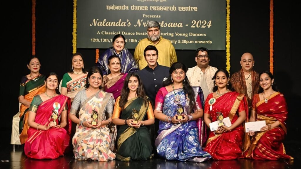 Nalanda Dance Research Centre DRM Uma Rele Present award to Actor Hema Malini & Paresh Rawal in Mumbai - PNN Digital
